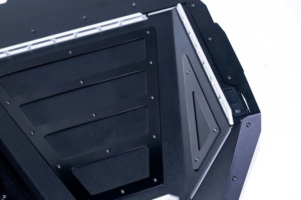 ELEKTRIC OFFROAD POLARIS PRO XP / XP4 TURBO R 2020+ VOLT BED BOX TRUNK LID CLOSE UP OF LATCH