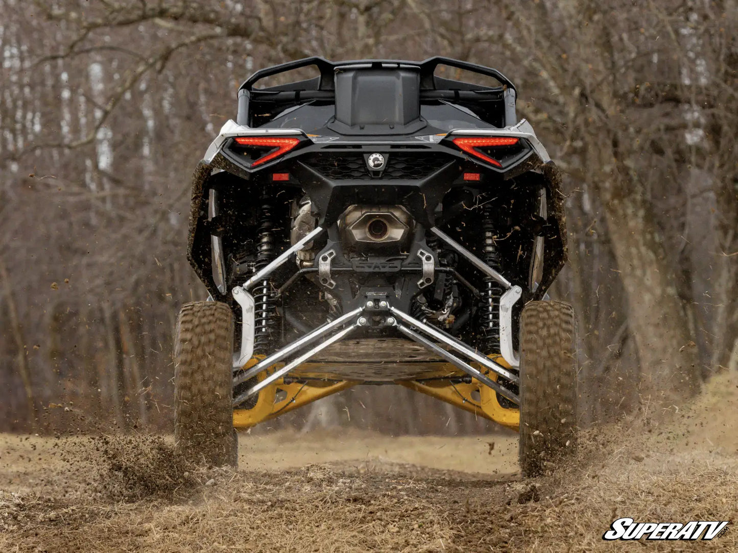 SuperATV HEX Billet Radius Rods Bars Can Am MAVERICK R X XRS 2024+ Under acceleration