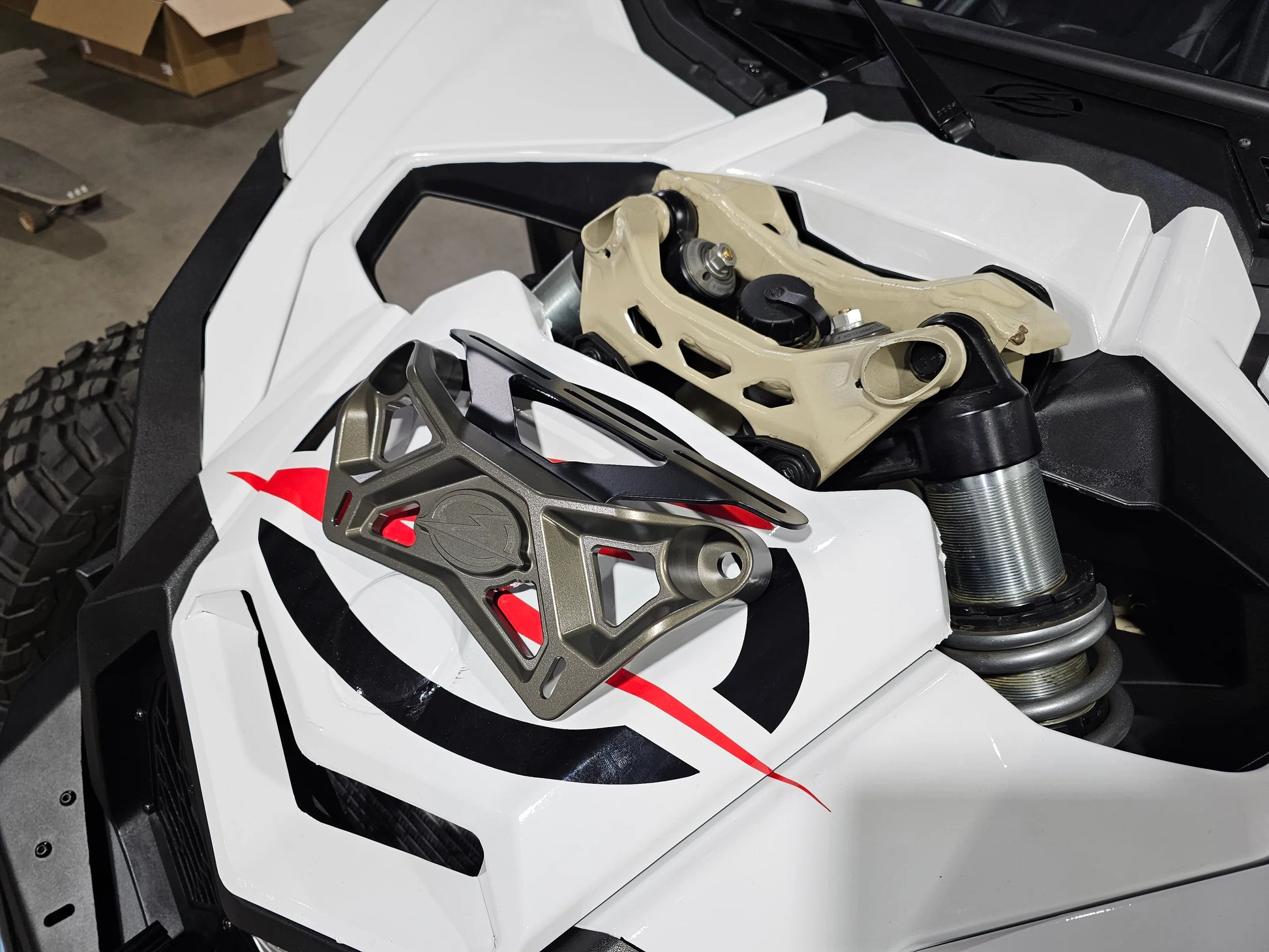 Elektric Offroad Upper Shock Mount Brace Adjustable Light Mount Can-Am Maverick X3 2017+ On car gun metal